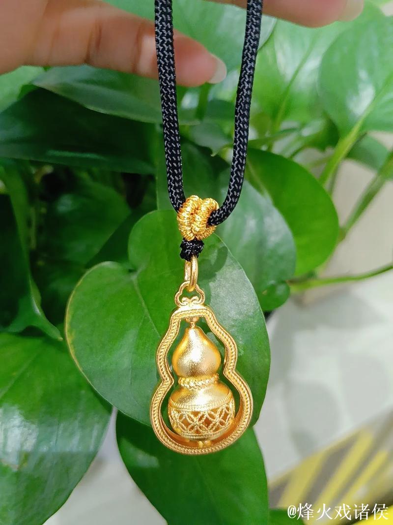 文班亚马信禅佩戴中国“福禄”葫芦,寓意好运相伴 文班亚马信禅佩戴中国“福禄”葫芦,寓意好运相伴